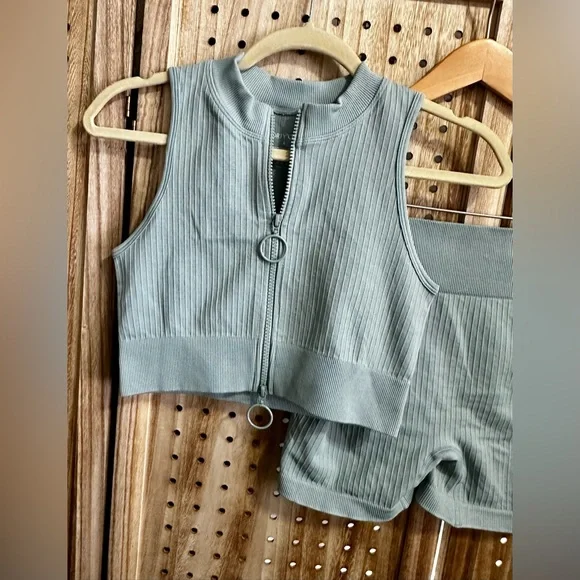 NWOT CIDER Ribbed Zip-Up Crop Top & Shorts SOLID ACTIVE SEAMLESS MATCHING SETS - Picture 4 of 5